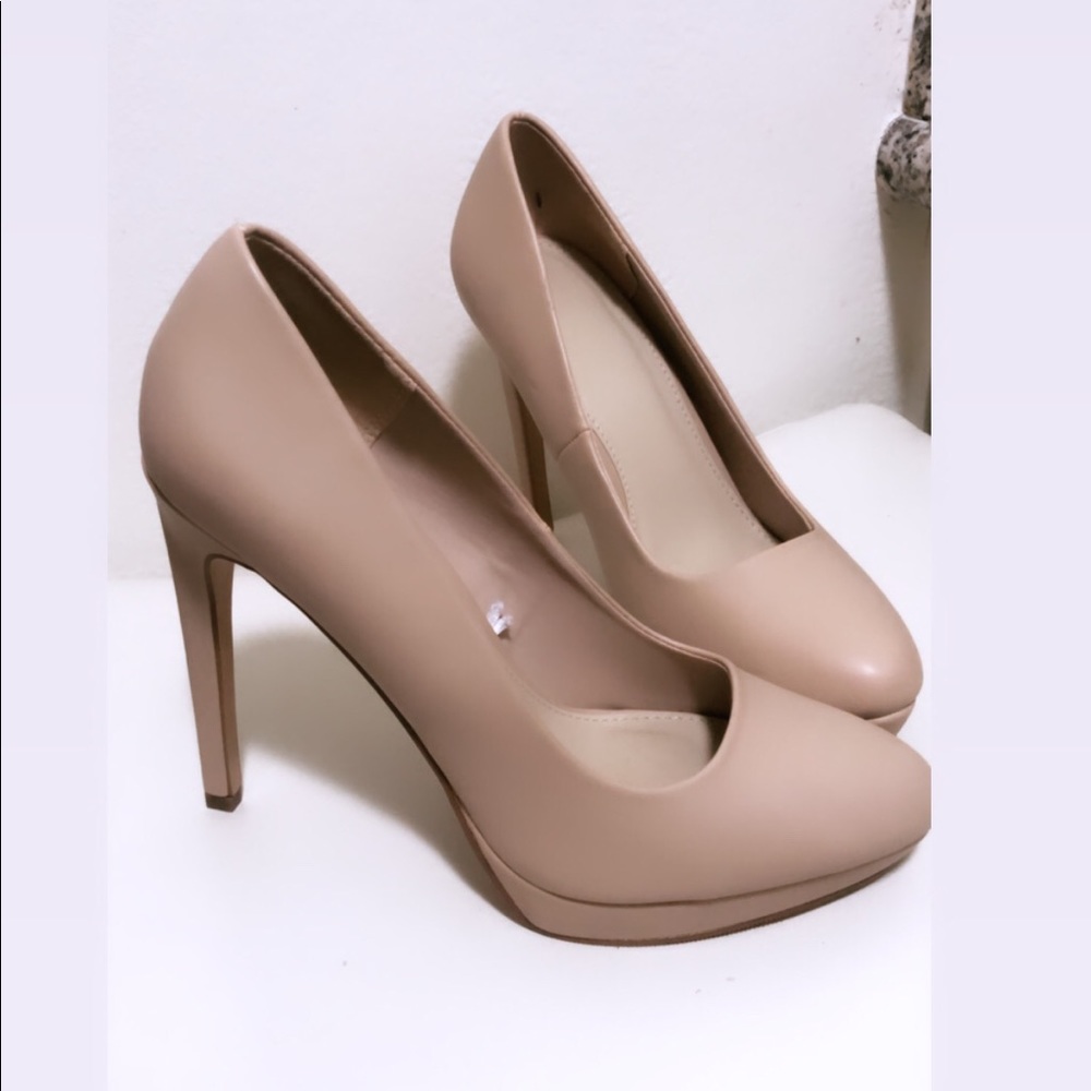 Forever 21  cream pumps size 9 new without box